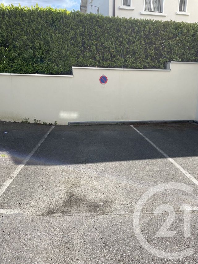 Parking à louer ST CYR L ECOLE