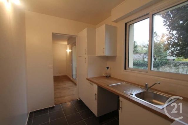 Appartement T3 à louer - 3 pièces - 56,18 m2 - Rueil Malmaison - 92 - ILE-DE-FRANCE