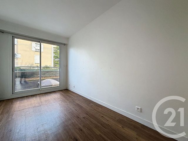 Appartement T3 &agrave; louer - 3 pi&egrave;ces - 56,18 m2 - Rueil Malmaison - 92 - ILE-DE-FRANCE